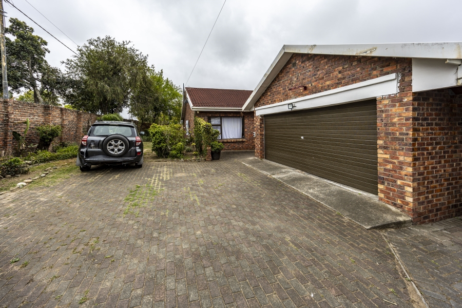 4 Bedroom Property for Sale in Nahoon Valley Park Eastern Cape